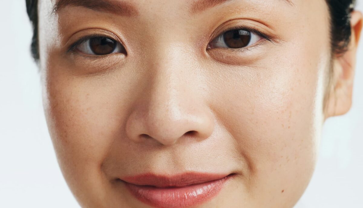 ทำความเข้าใจ "ริ้วรอยใต้ตา" สาเหตุ การป้องกัน และวิธีรักษา 